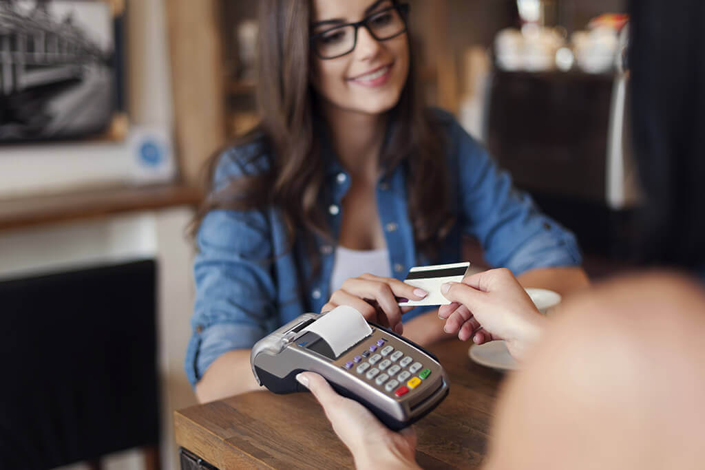 Necesita efectivo rápido - Las tarjetas de crédito son un buen aliado