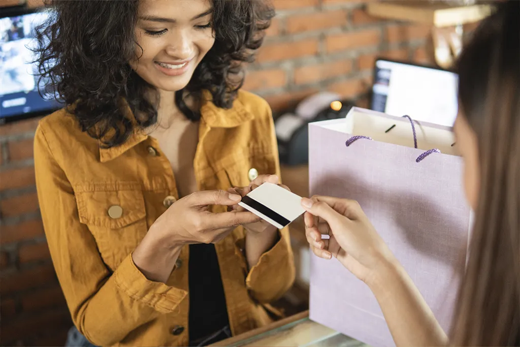 ¿Cómo aprovechar su tarjeta de crédito en las compras de fin e inicio de año?