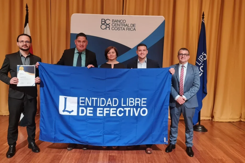 Coopealianza recibe certificación como entidad libre de efectivo